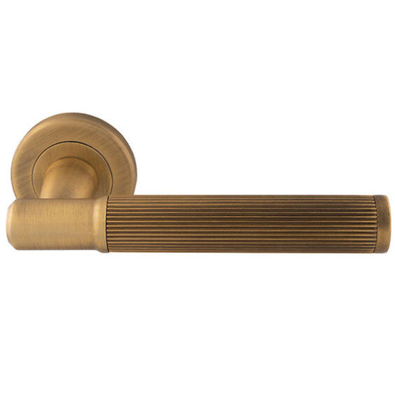 L&H ULTIMATE IMAGE AB LATCH DOOR ANT BRASS